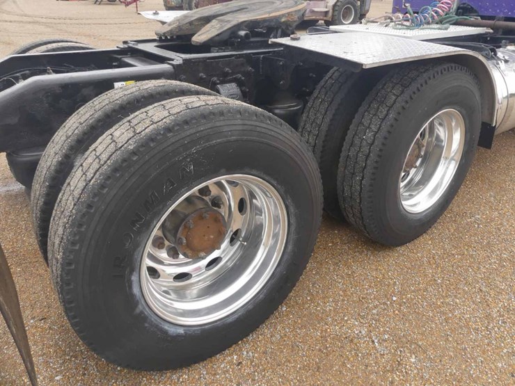 2000-peterbilt-379-image-8