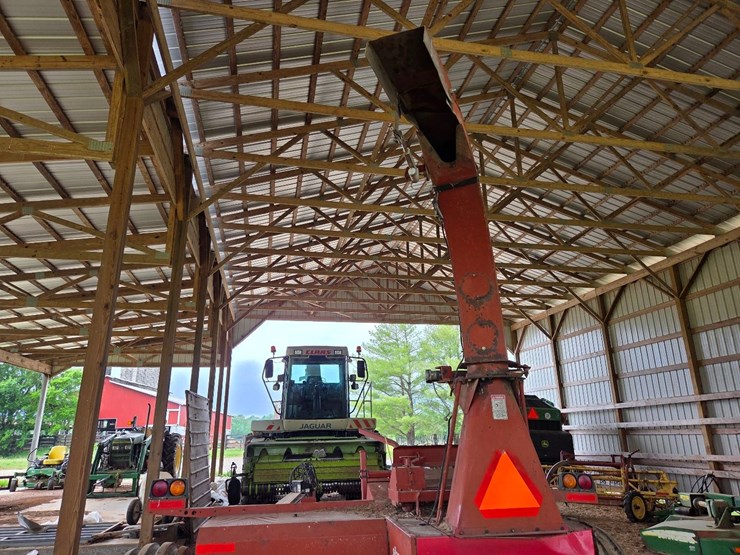 hesston-7500-image-19