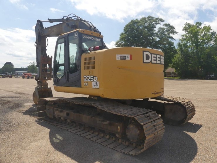 2014-deere-225d-lc-image-4