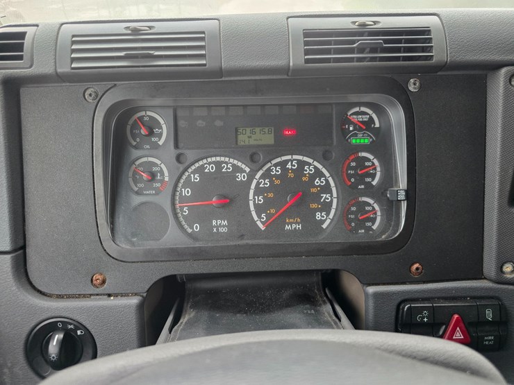 2015-freightliner-cascadia-113-image-65