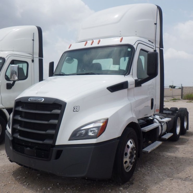 2019 FREIGHTLINER CASCADIA 116