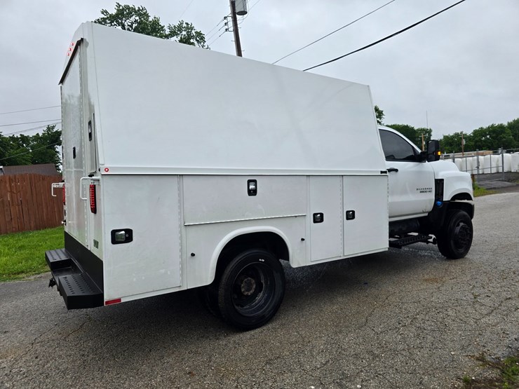 2021-chevrolet-silverado-6500hd-image-18