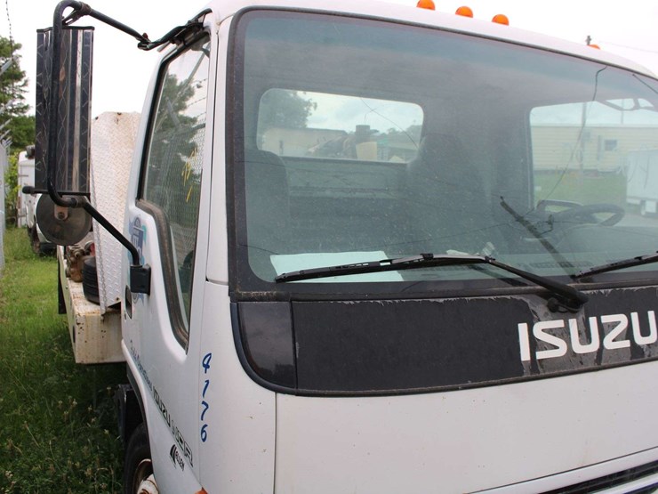 2005-isuzu-nqr-image-21