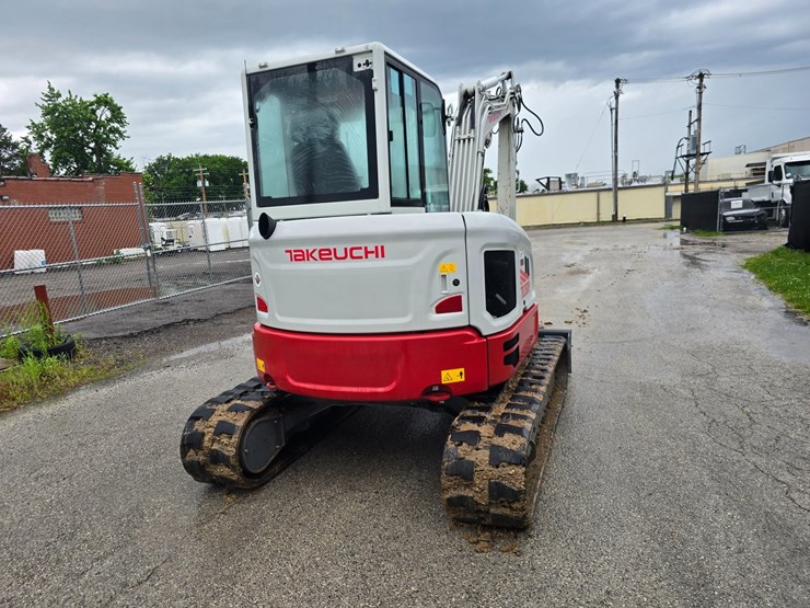 #24032-•-2024-takeuchi-tv350r-excavator-image-12