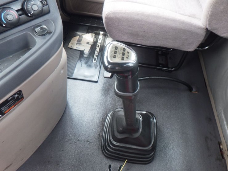 2015-freightliner-cascadia-113-image-17