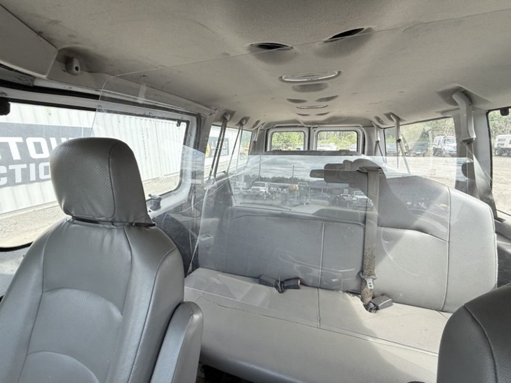 2010-ford-e350-image-30