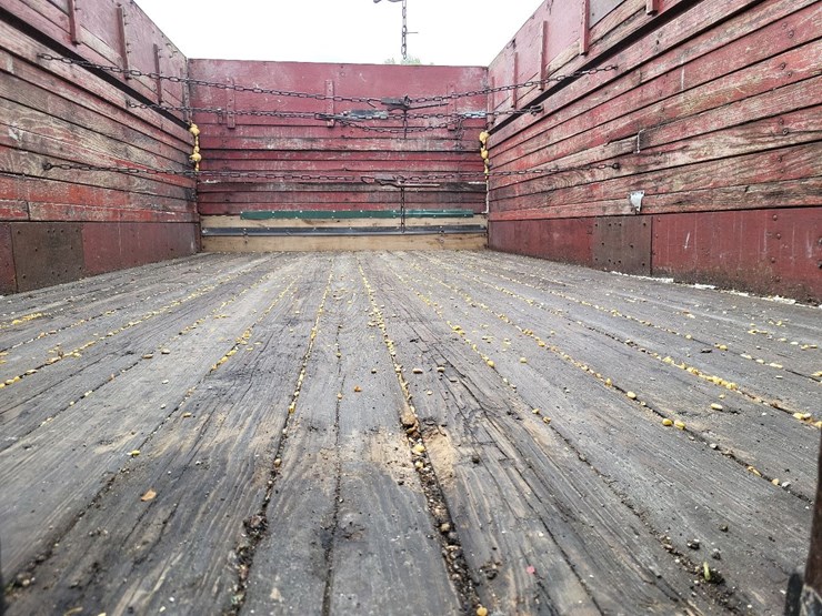 1982-international-1754-single-axle-grain-truck-image-26