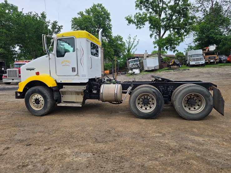 1999-kenworth-t800-image-9