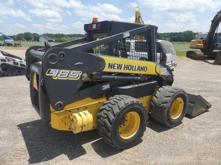 new-holland-l185-image-3