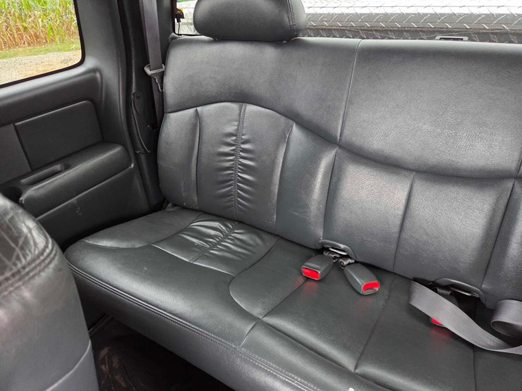 2001-chevrolet-3500-image-45