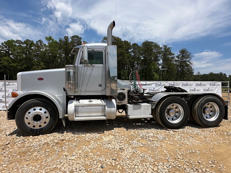 2005-peterbilt-378-image-1