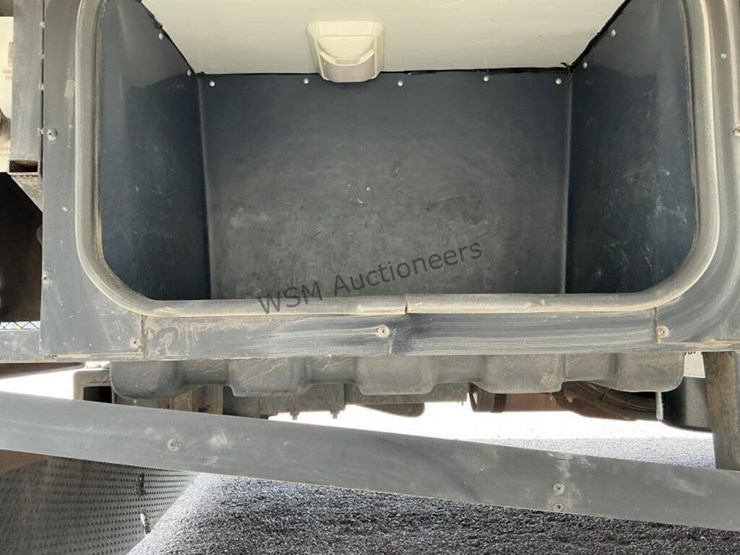 2006-fleetwood-excursion-motorhome-image-14