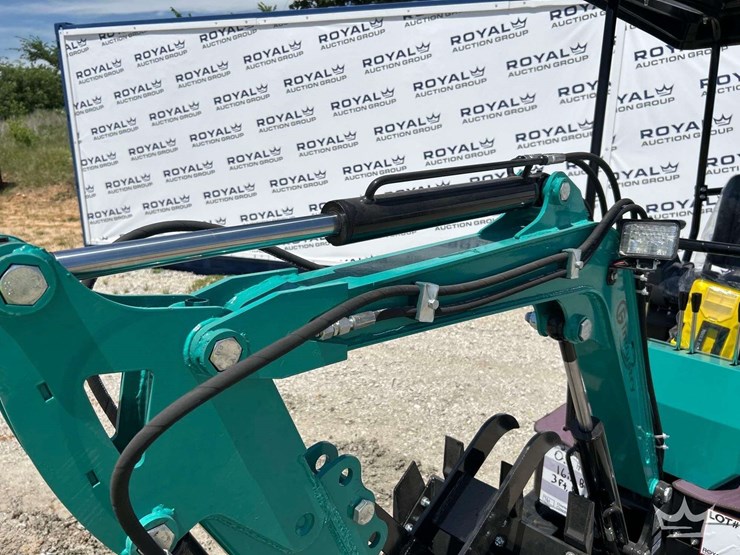 mini-excavator-image-18