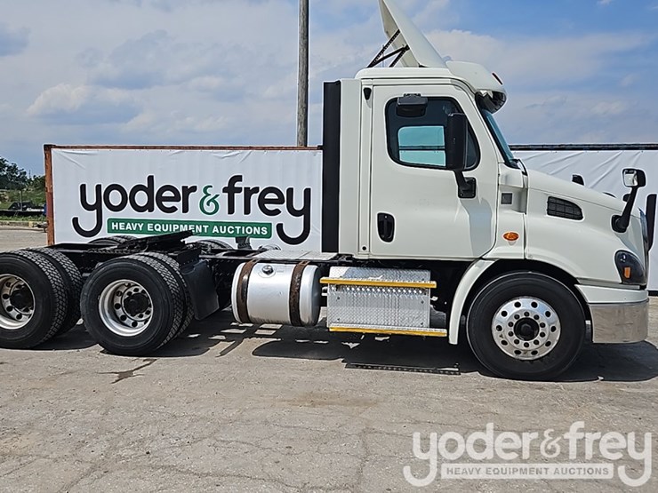 2017-freightliner-cascadia-113-image-4