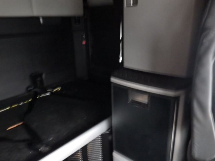 2022-kenworth-t680-image-4