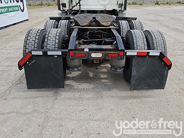 2022-freightliner-cascadia-116-image-21