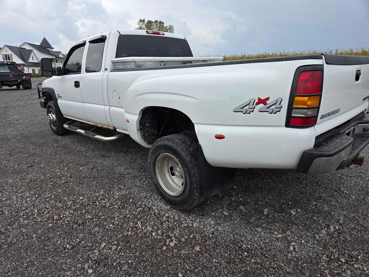 2001-chevrolet-3500-image-13