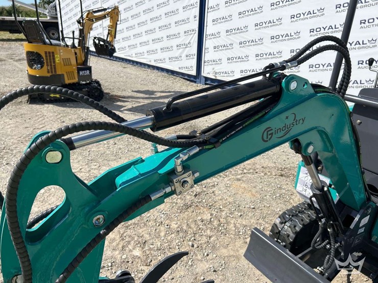 mini-excavator-image-17