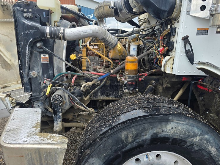 2009-peterbilt-365-image-38