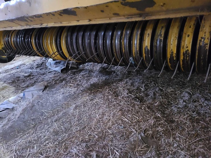 2014-new-holland-340-image-16