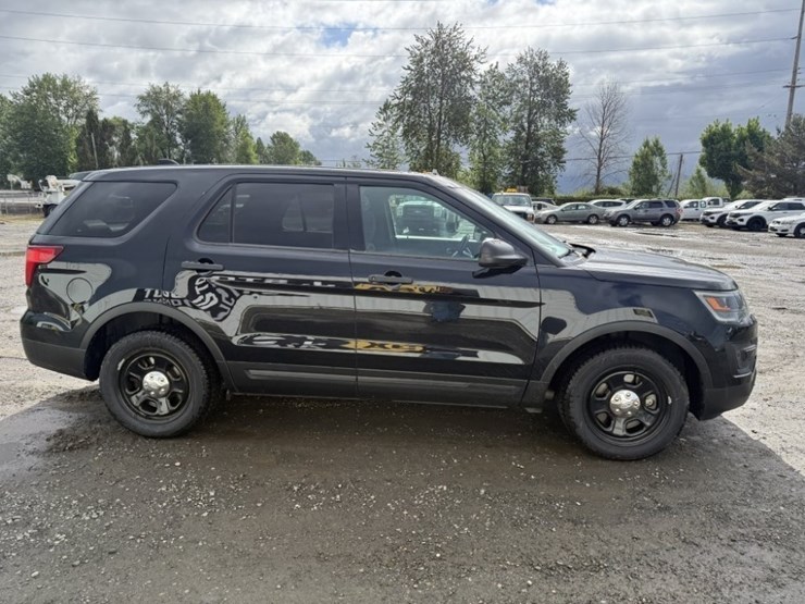 2016-ford-explorer-image-3