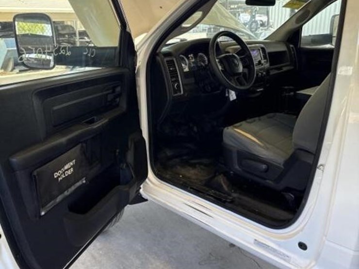 2015-ram-4500-bucket-truck-image-31