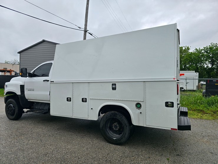2021-chevrolet-silverado-6500hd-image-9