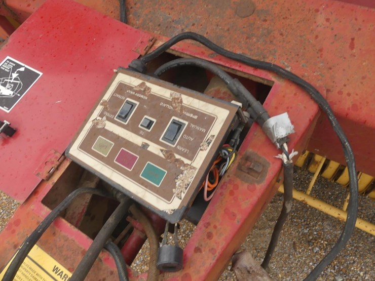 new-holland-853-image-7
