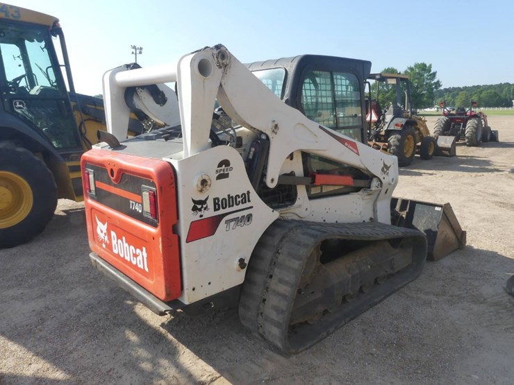 2019-bobcat-t740-image-3