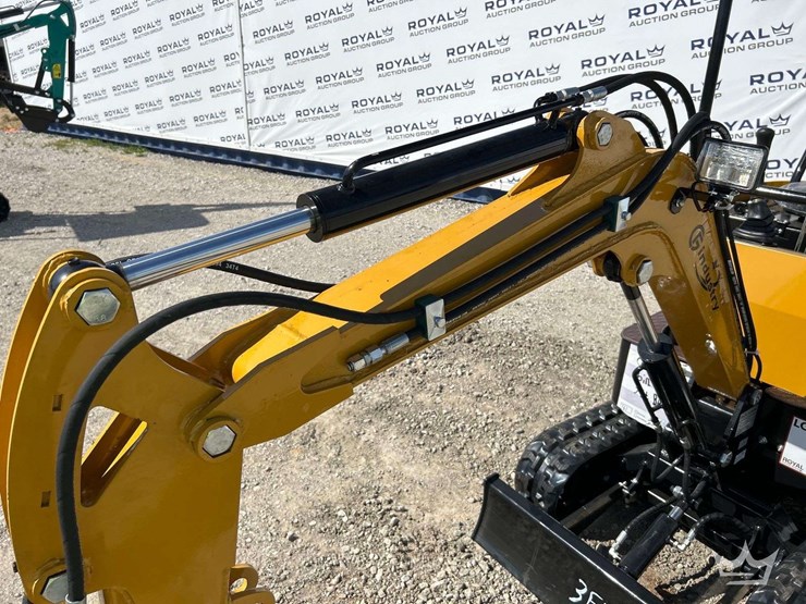 mini-excavator-image-16