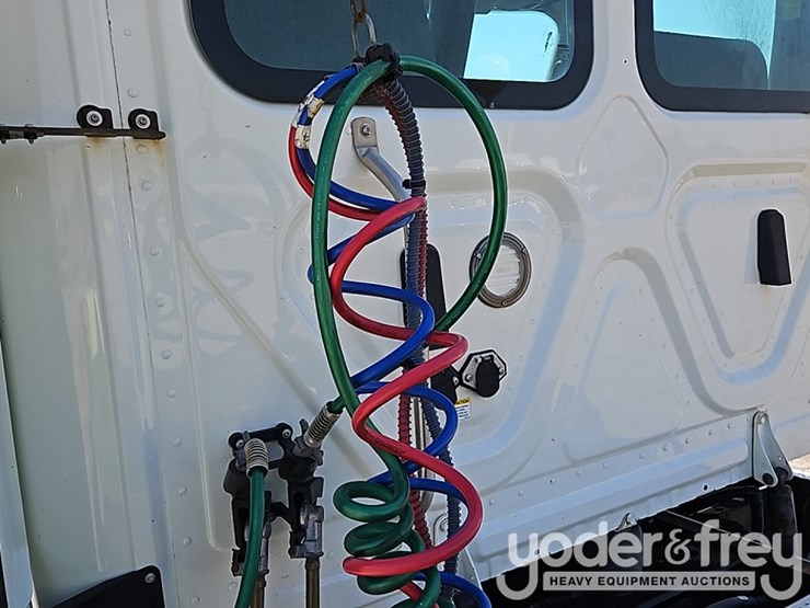 2019-freightliner-cascadia-125-image-24