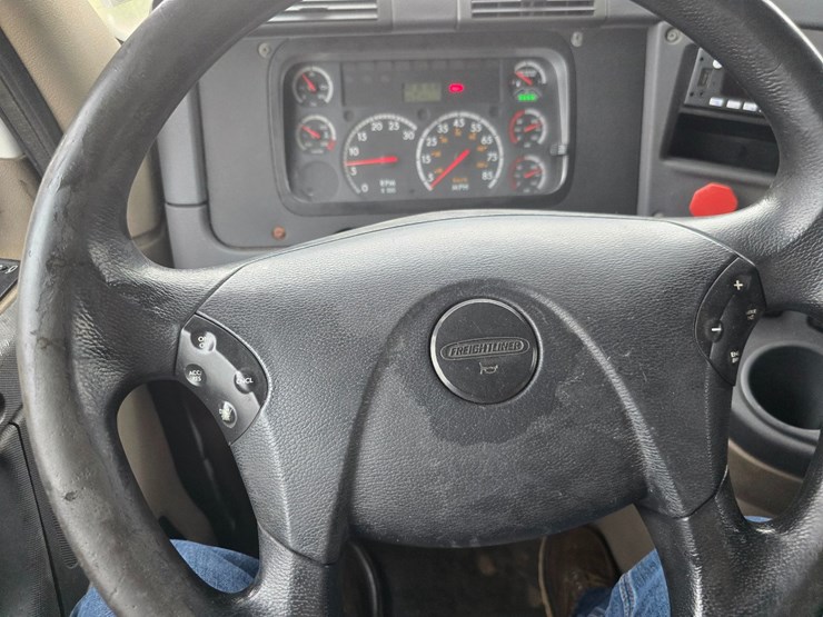 2015-freightliner-cascadia-113-image-67