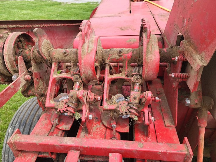 new-holland-273-image-26