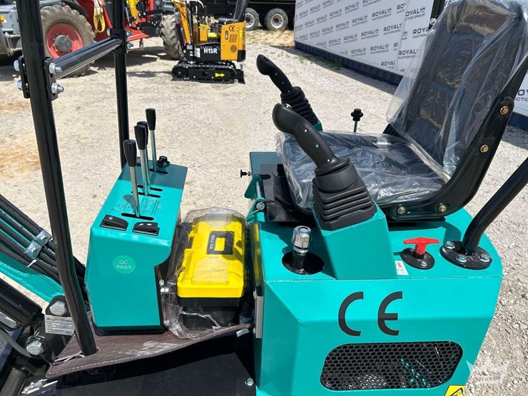mini-excavator-image-12