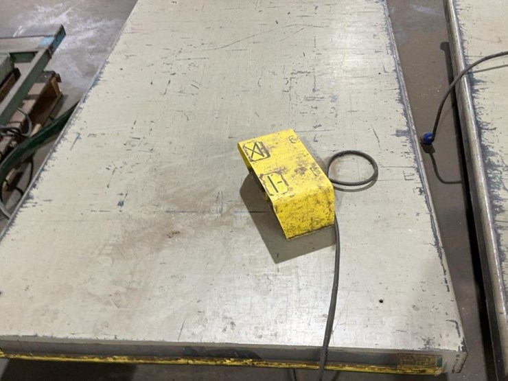 #154-•-2000-lb.-scissor-lift-image-7
