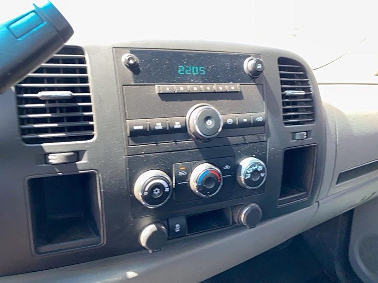 2013-chevrolet-2500-image-47