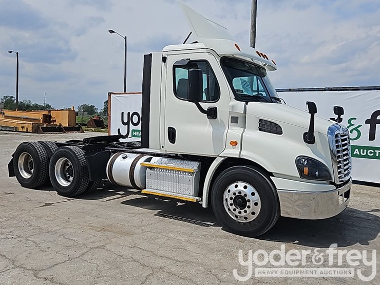 2017-freightliner-cascadia-113-image-5