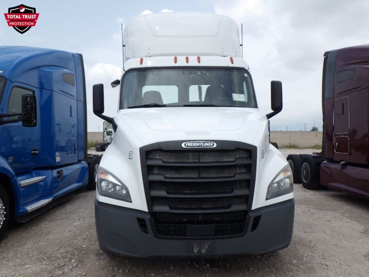 2019-freightliner-cascadia-116-image-2