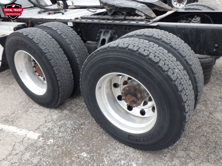 2022-kenworth-t680-image-13
