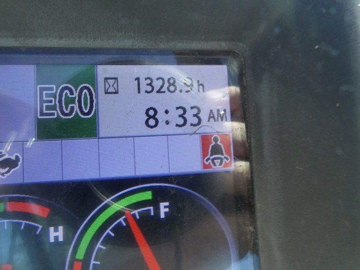 2017-deere-75g-image-15