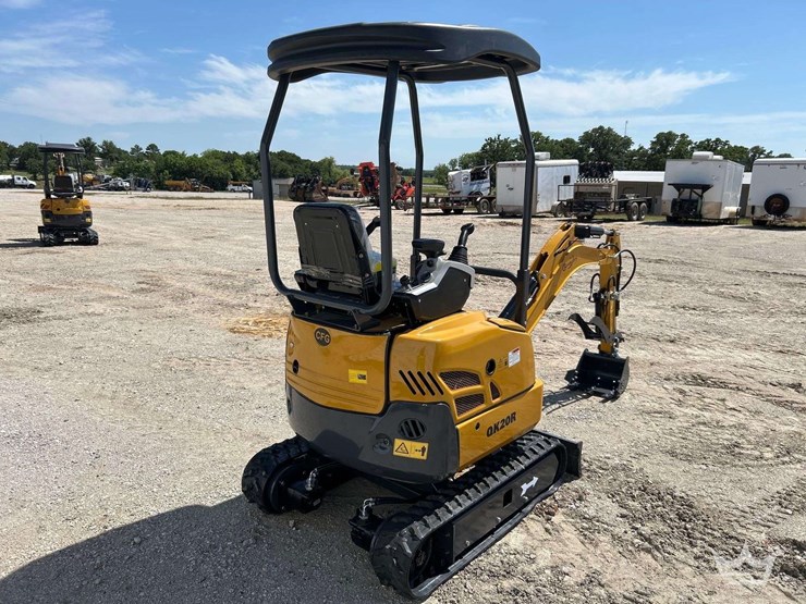 mini-excavator-image-3