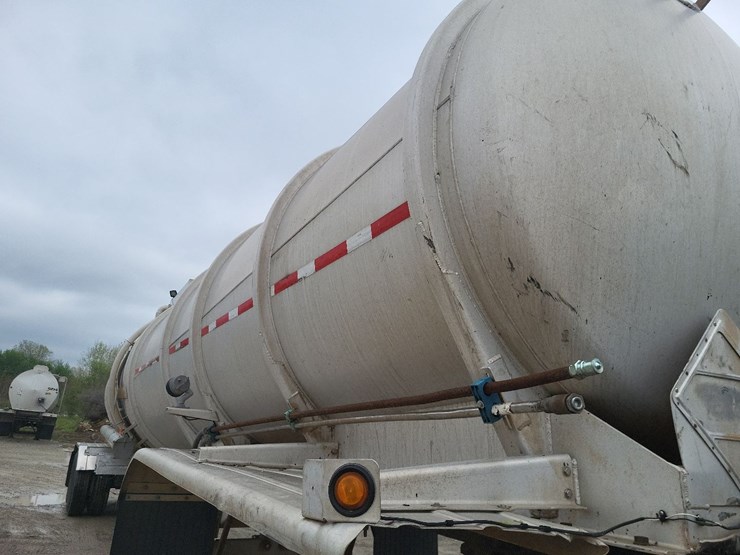 2012-brenner-8820-gallon-aluminum-tandem-axle-semi-tanker-trailer-image-9