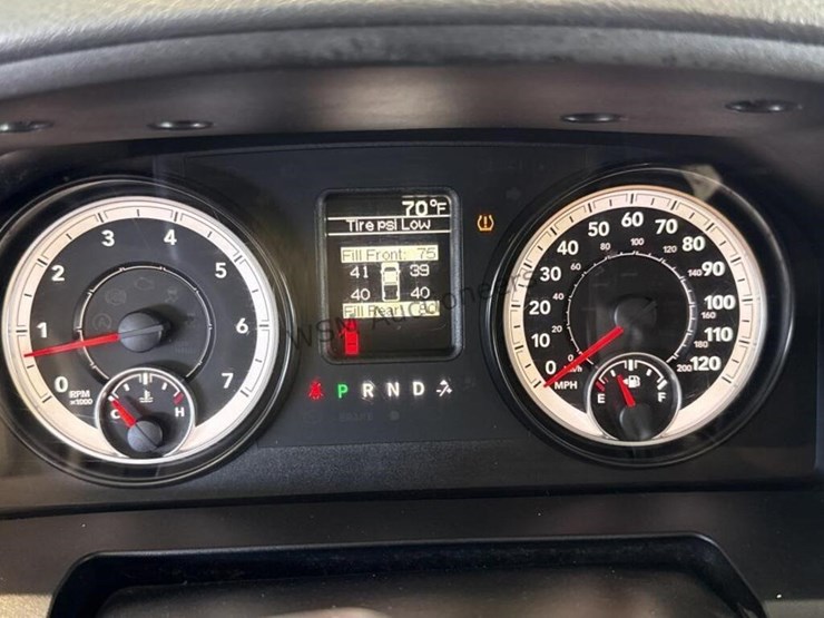 2015-dodge-2500-image-18