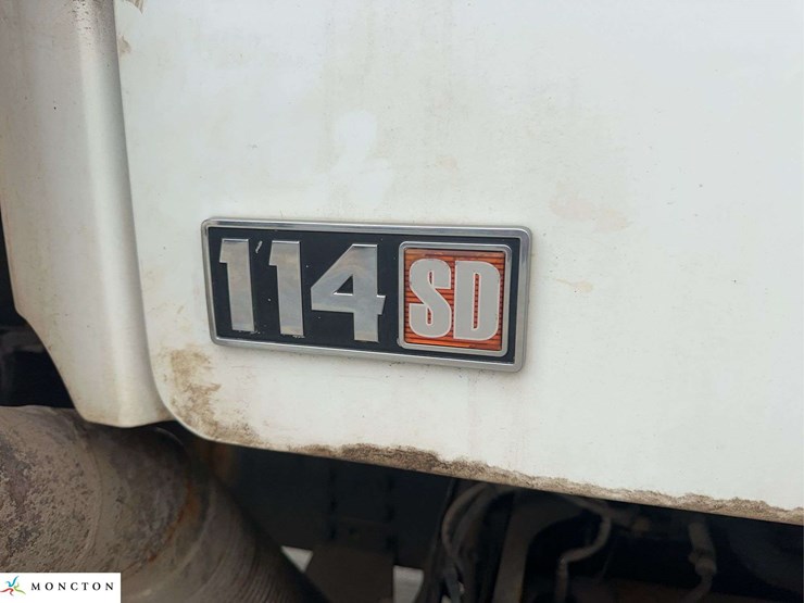 2015-freightliner-114sd-image-14