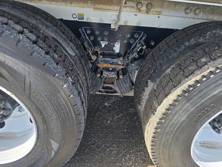 2014-peterbilt-365-image-127