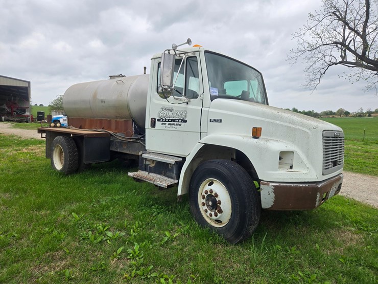 1999-freightliner-fl70-image-23