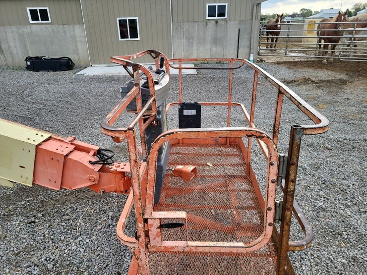 2000-jlg-600s-image-13