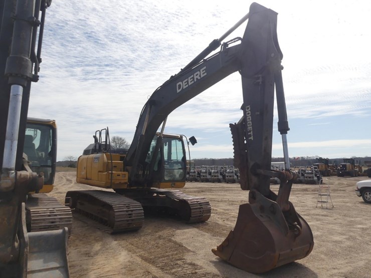 2019-deere-210g-image-2