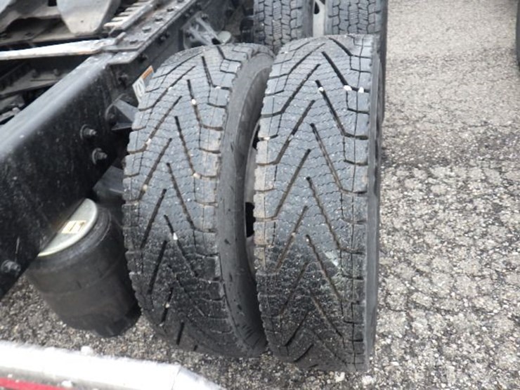 2022-kenworth-t680-image-8