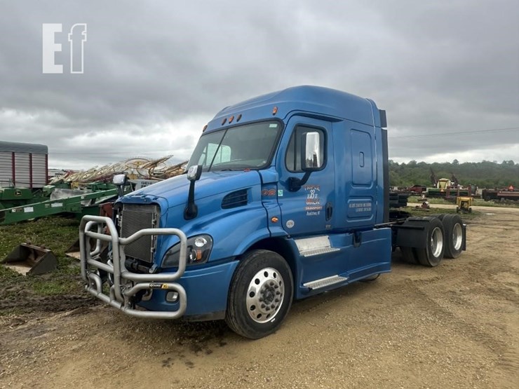 2014-freightliner-cascadia-113-image-1